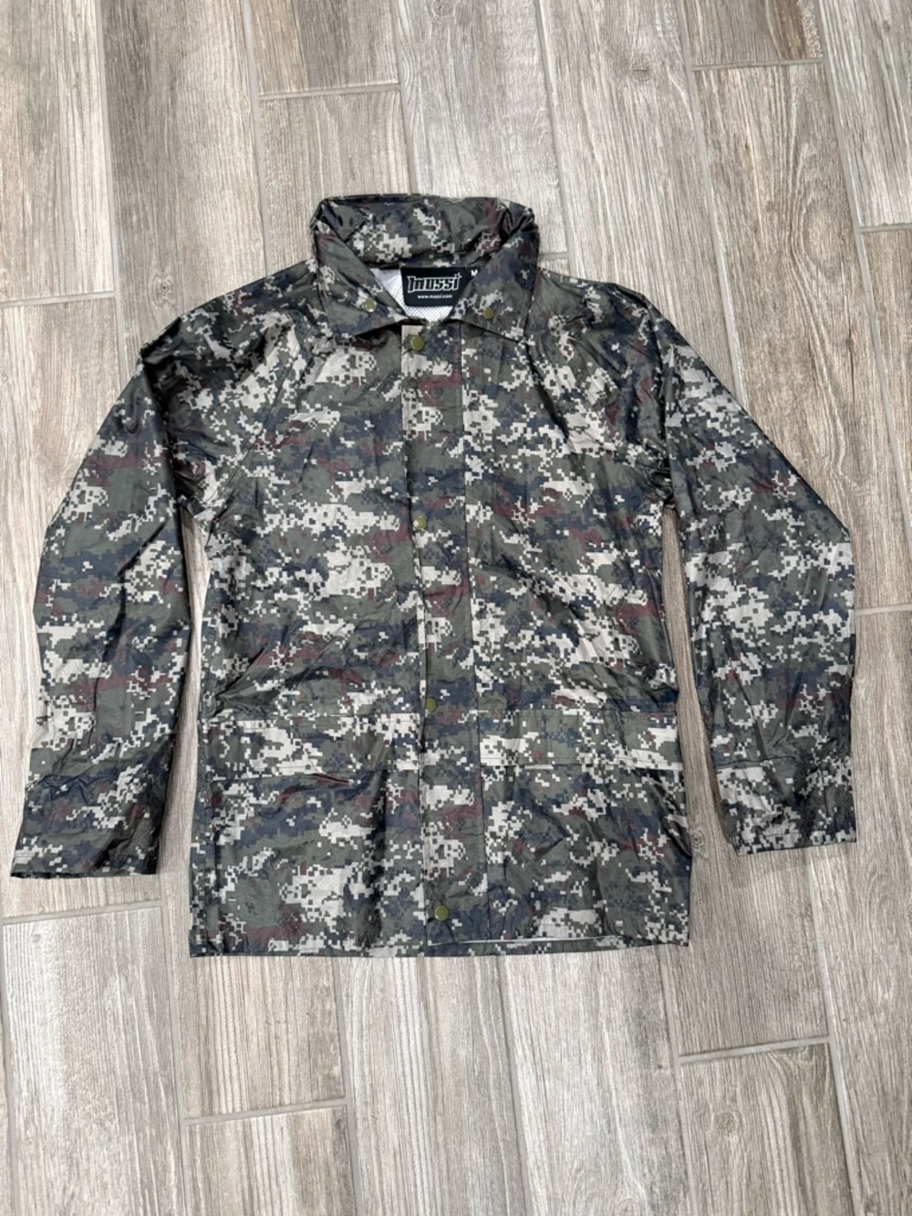 Mossi Brand Men’s Digital Camouflage Rain Jacket With Hood Size Medium